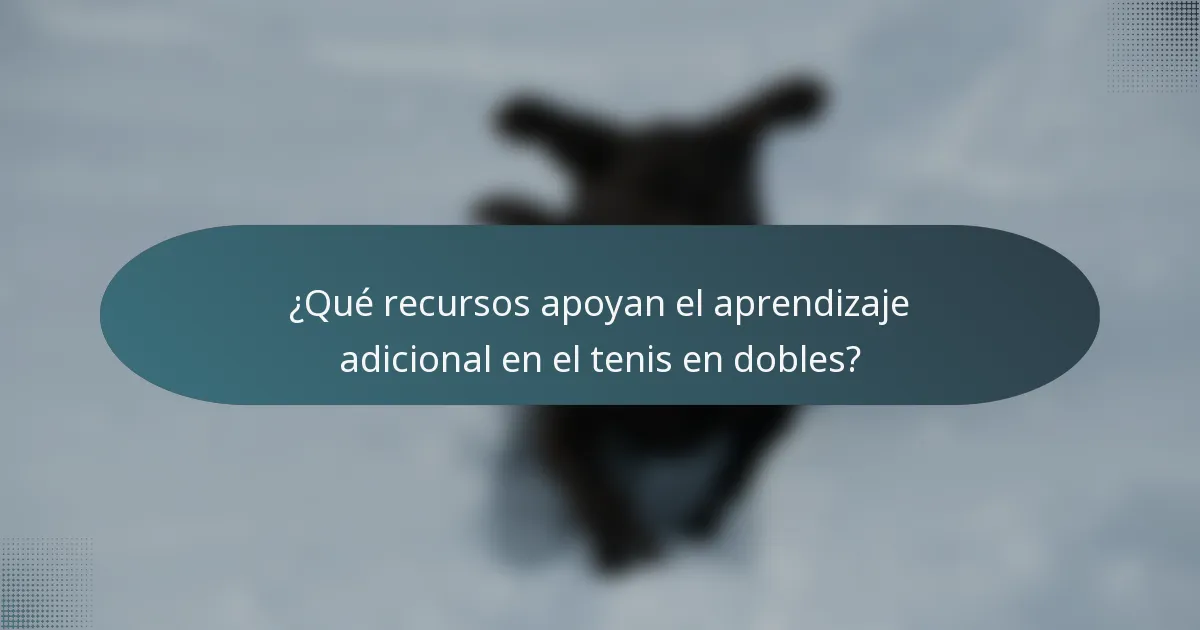 ¿Qué recursos apoyan el aprendizaje adicional en el tenis en dobles?
